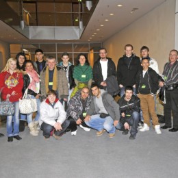 Bild zeigt Kerstin Tack und die Besuchergruppe im Deutschen Bundestag