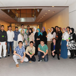 Gruppenfoto der Schulklasse der Leinetalschule im Deutschen Bundestag
