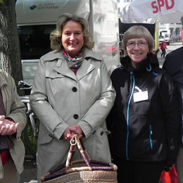 Kerstin Tack am Stand des SPD-Ortsvereins List-Süd auf dem Moltkeplatz